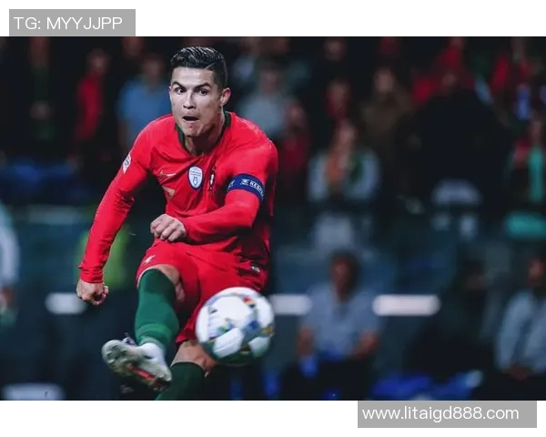 足球巨星的日常生活揭秘：从训练场到私人时光的全景记录